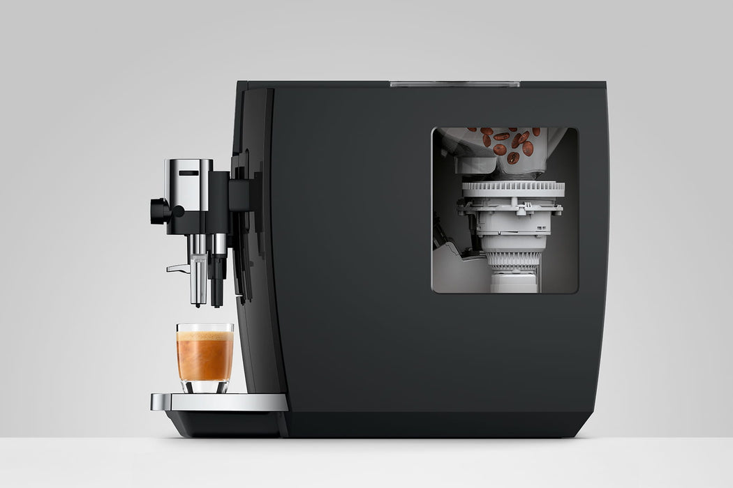 JURA E8 Piano Black volautomaat voor thuis, vooraanzicht met kleurenscherm — fabrikantbeeld 20