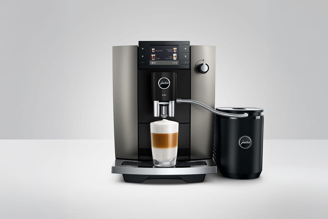 JURA E6 Dark Inox espressomachine voor thuis, vooraanzicht — fabrikantbeeld 24