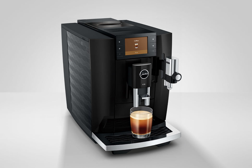 JURA E8 Piano Black volautomaat voor thuis, vooraanzicht met kleurenscherm, fabrikantbeeld 13