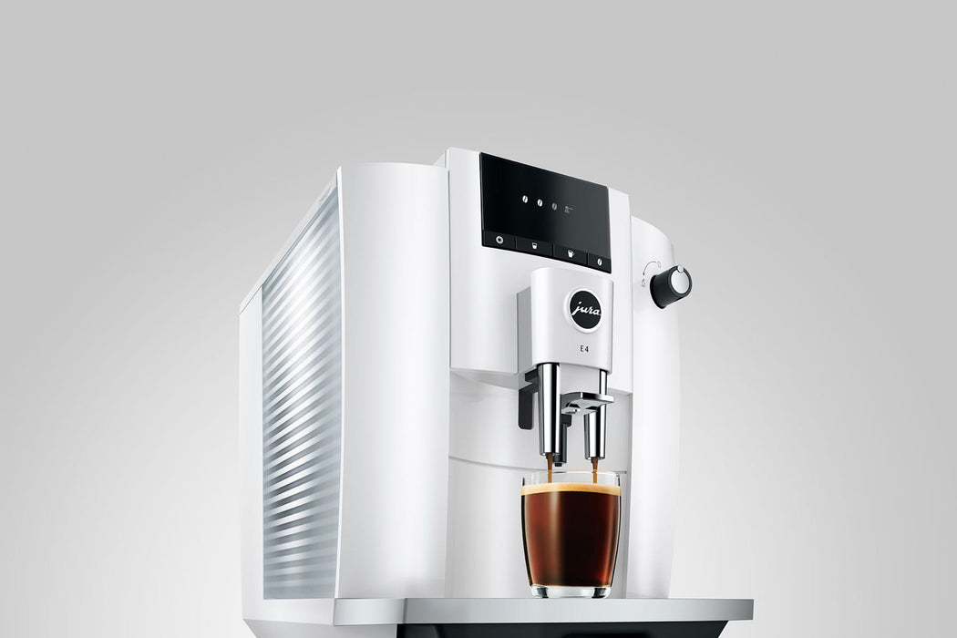 JURA E4 Piano White espressomachine voor thuis, vooraanzicht, fabrikantbeeld 4