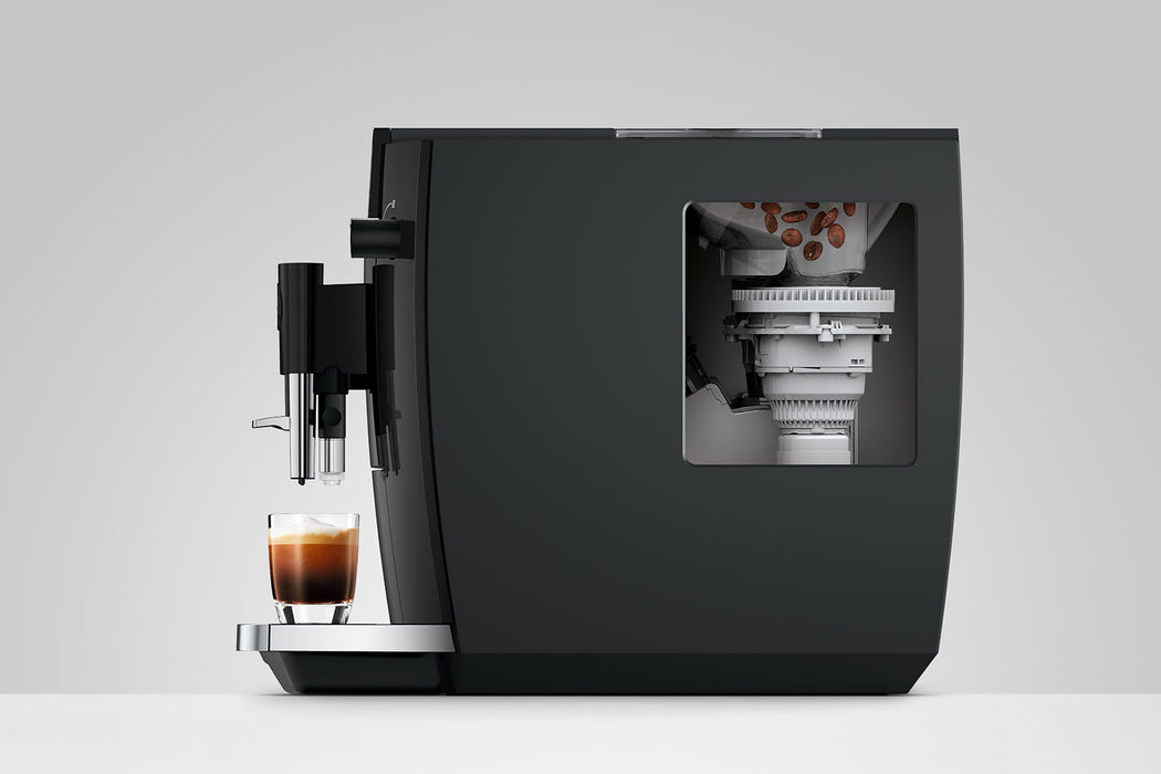 JURA E6 Piano Black espressomachine voor thuis, vooraanzicht — fabrikantbeeld 25