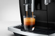 JURA E8 Piano Black volautomaat voor thuis, vooraanzicht met kleurenscherm, fabrikantbeeld 16