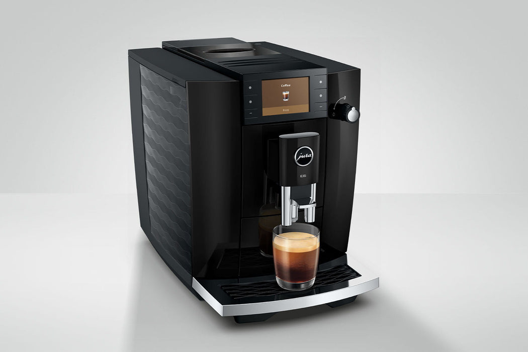 JURA E6 Piano Black espressomachine voor thuis, vooraanzicht — fabrikantbeeld 23