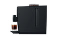 JURA A8 Piano Black, zijaanzicht met espresso