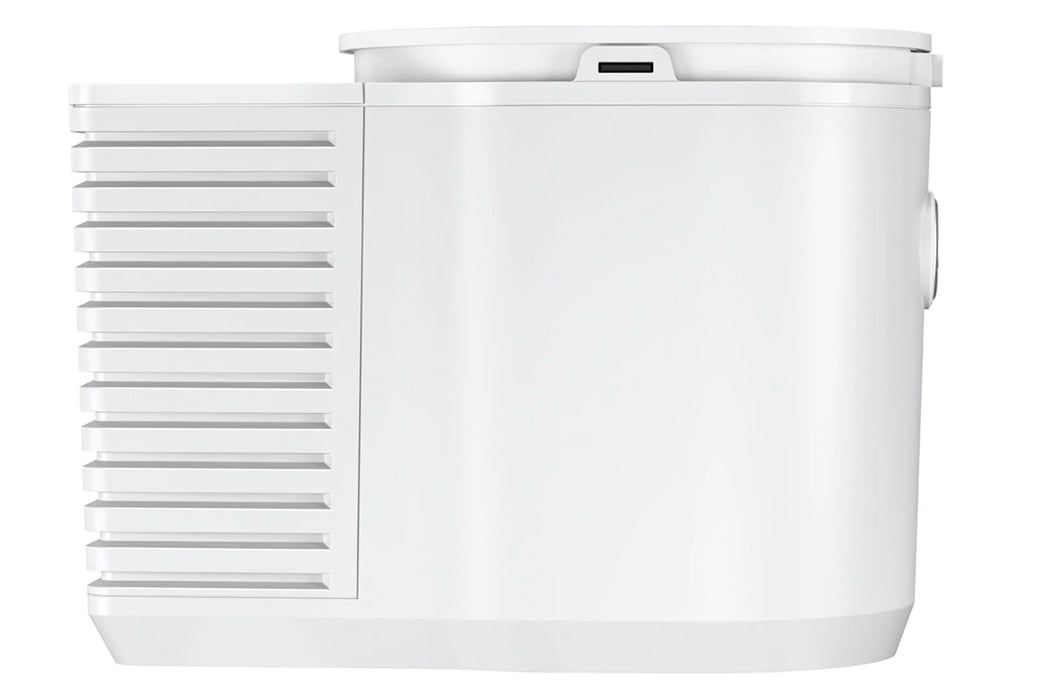 JURA Cool Control 1 liter wit naast een JURA volautomaat