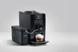 JURA Cool Control Slim naast de JURA A8 met cappuccino