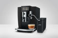JURA Cool Control Slim naast de JURA S10 Obsidian Black