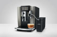 JURA Cool Control Slim naast de JURA S10 Dark Inox