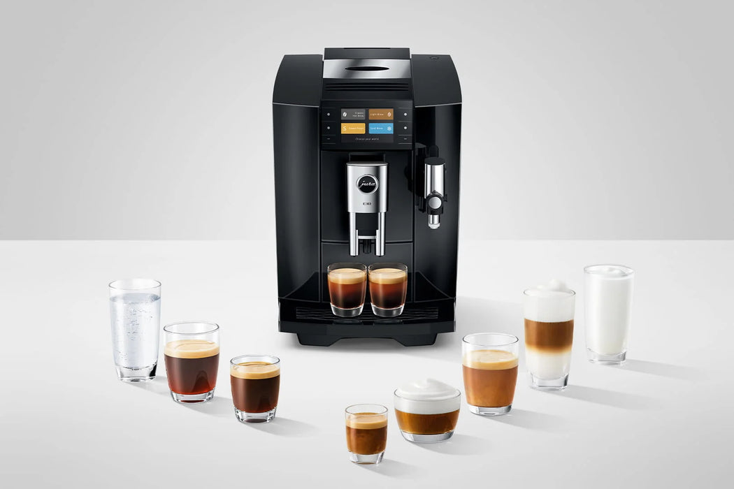 JURA E10 Diamond Black met een selectie van de 36 koffiespecialiteiten