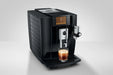 JURA E10 Diamond Black met 2K-frontpaneel, schuin vooraanzicht met espresso
