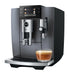 JURA E10 Onyx Grey (EA) volautomaat, vooraanzicht met 3,5 inch kleurendisplay en cappuccino