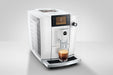 JURA E6 Piano White, schuin vooraanzicht met espresso