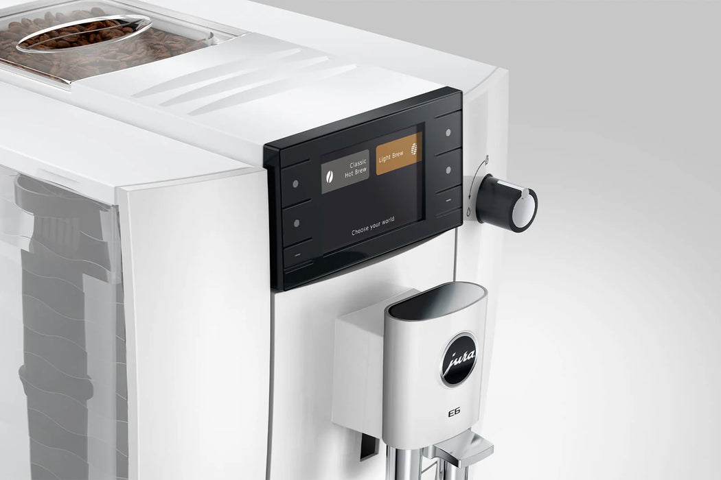JURA E6 Piano White, close-up van display en draaiknop