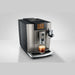 JURA E8 Midnight Silver (ED) schuin van boven met koffie op kopjes plateau