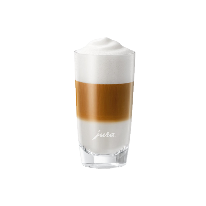 JURA Latte Macchiato glas met gescheiden lagen melk en espresso op wit, perfect voor koffie | Arte dell' espressO