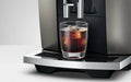 Cold brew met ijs uit de JURA S10 Dark Inox