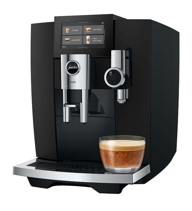 JURA S10 Obsidian Black (EA) volautomaat, vooraanzicht met 4,3 inch touchscreen en cappuccino