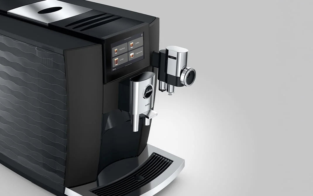 JURA S10 Obsidian Black met kopjesverlichting, schuin vooraanzicht