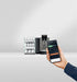 JURA X10 Dark Inox met smartphonebediening en kopjesrek op de achtergrond
