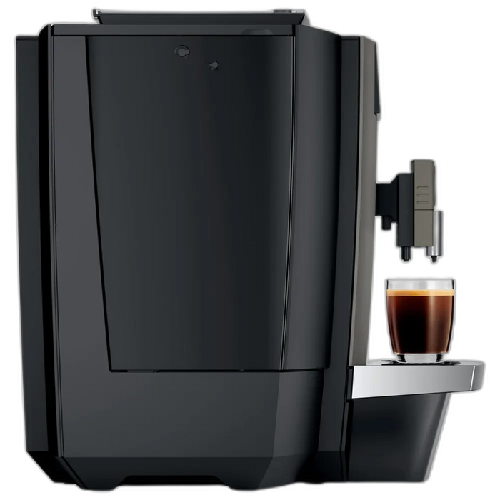 JURA X4 Dark Inox zakelijke koffiemachine met een kopje espresso op het dienblad, in een strakke donkere afwerking