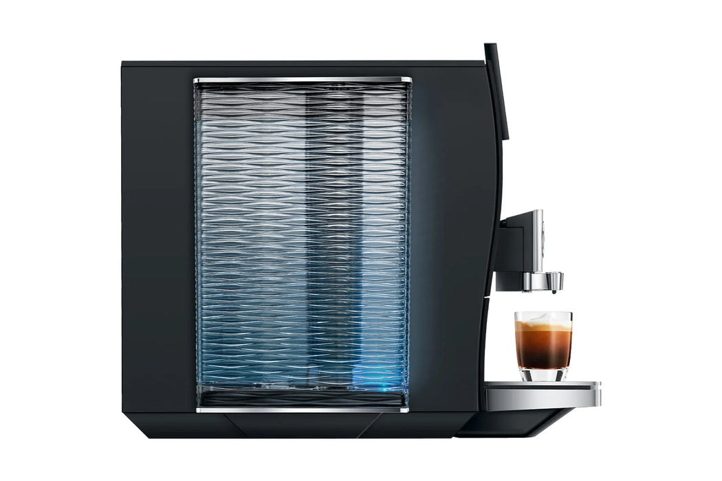 JURA Z10 Obsidian Black, zijkant met verlicht waterreservoir van 2,4 liter